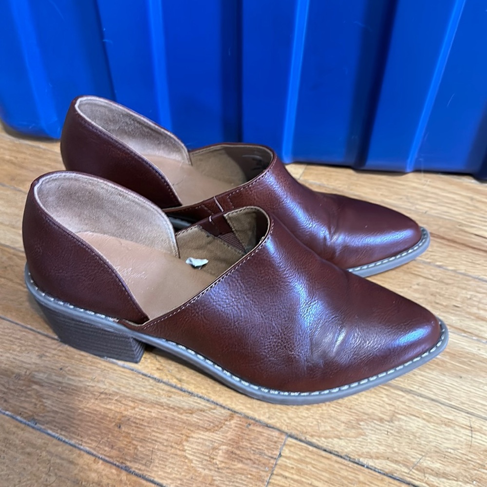 Brown Universal Thread booties